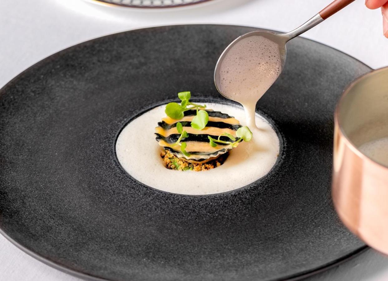Town Hall Hotel - Shoreditch Londres Extérieur photo A dish at the restaurant