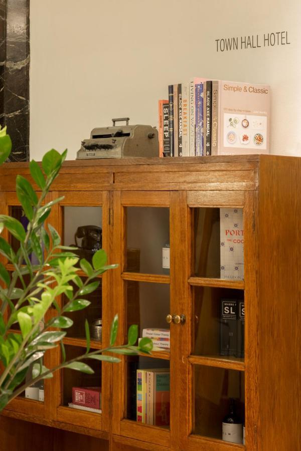 Town Hall Hotel - Shoreditch Londres Extérieur photo A typewriter in a home office