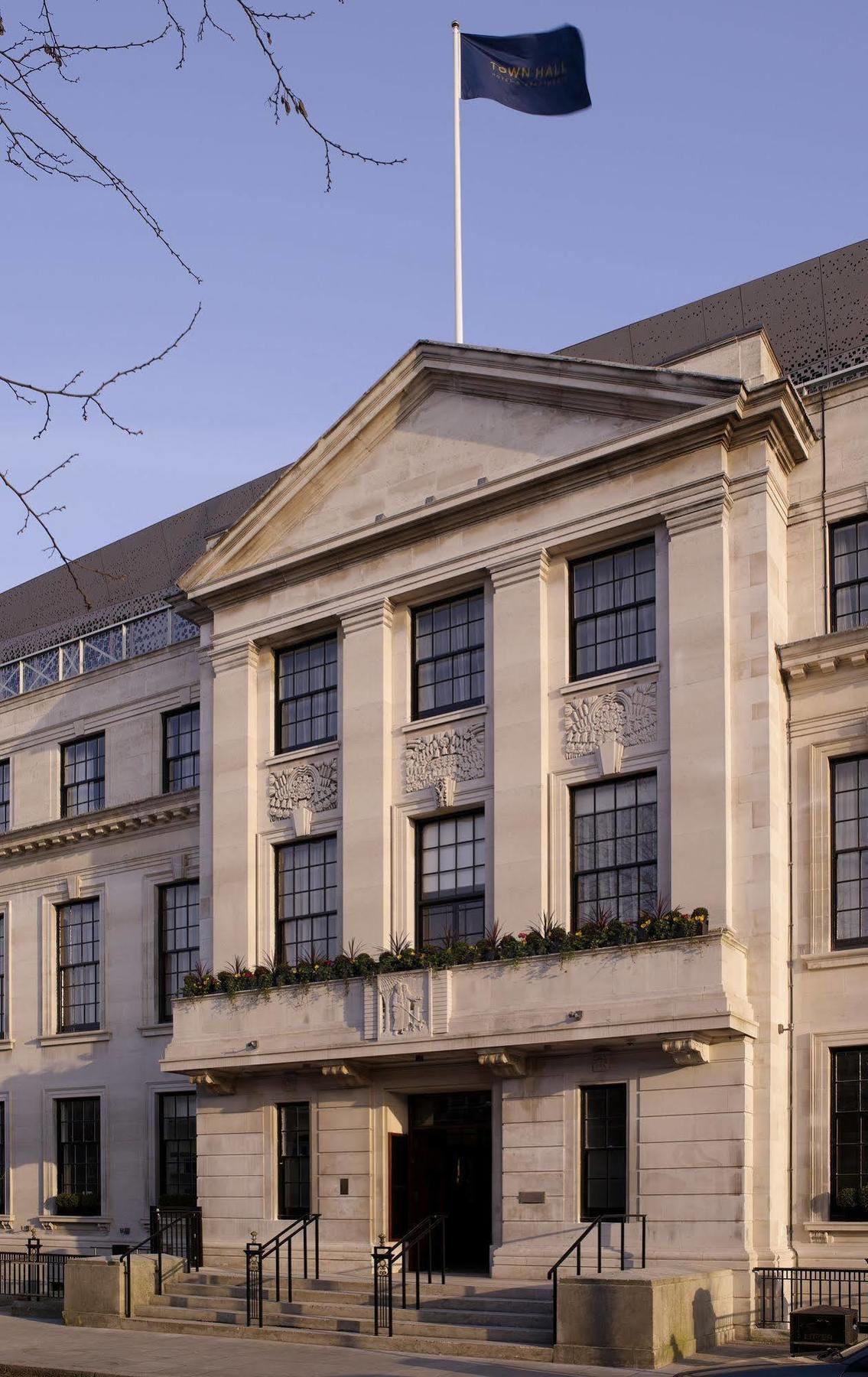 Town Hall Hotel - Shoreditch Londres Extérieur photo The main building of the Royal Society, Carlton Gardens, London