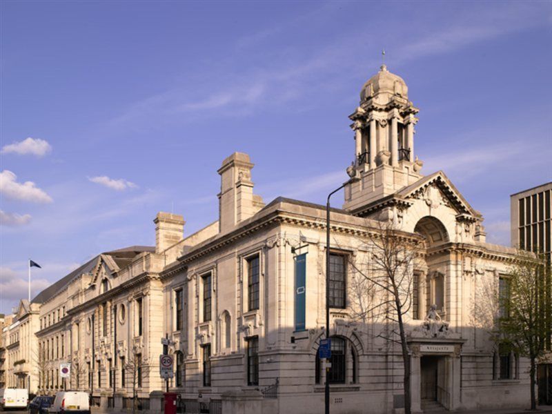 Town Hall Hotel - Shoreditch Londres Extérieur photo The former County Court at Manchester Crown Court